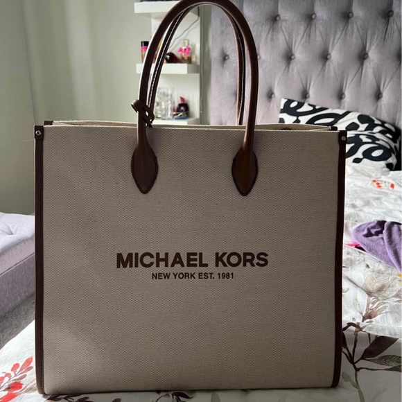 Michael Kors - Large - Picture 1 of 5